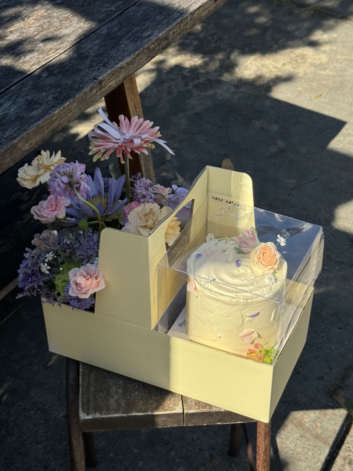 Floral Cake Gift Box (5-inch Cake) (Large)